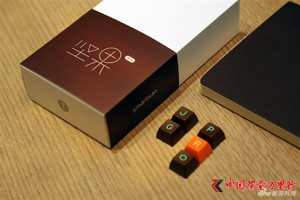老羅情有獨鐘！錘子堅果Pro巧克力真機高清圖賞
