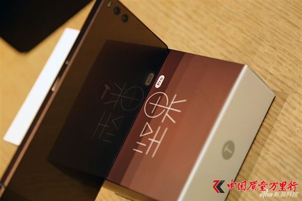老羅情有獨鐘！錘子堅果Pro巧克力真機高清圖賞