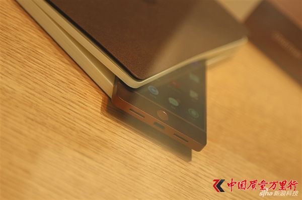 老羅情有獨鐘！錘子堅果Pro巧克力真機高清圖賞
