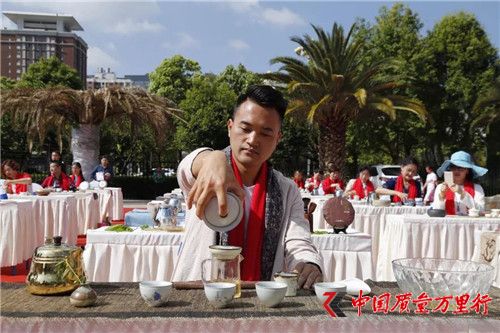 理想“2018首屆龍潤茶節(jié)”在昆盛大舉行
