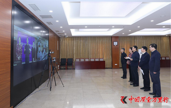 向前，再向前！——肖亞慶視頻連線并調(diào)研 防護(hù)服生產(chǎn)企業(yè)側(cè)記