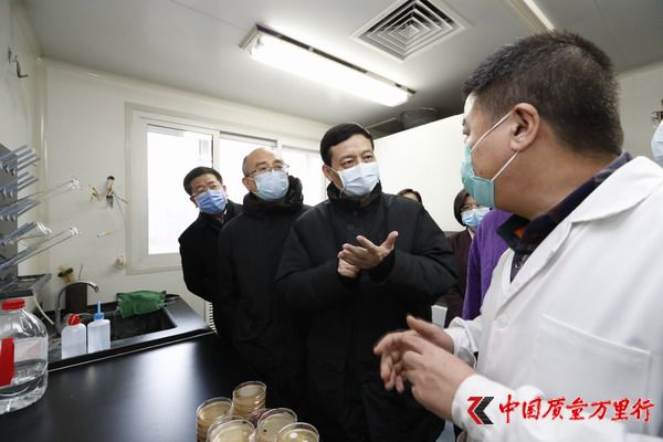 肖亞慶調(diào)研防護(hù)服生產(chǎn)企業(yè)時(shí)強(qiáng)調(diào) 主動作為 靠前服務(wù) 精準(zhǔn)幫扶