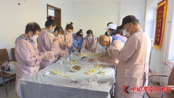黑龍江省同江市：DIY月餅慶中秋 凝聚社區(qū)居民情