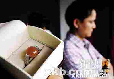 萬元翡翠戒竟是石榴石 六福珠寶稱寫錯(cuò)貨品名稱