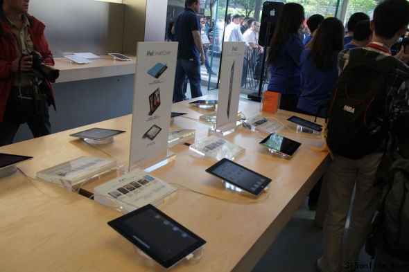 蘋(píng)果三里屯店里待售的iPad 2 蘋(píng)果三里屯店里待售的iPad 2