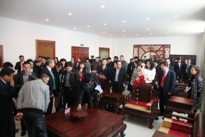 隆力奇舉行直銷聯(lián)盟委員會暨隆力奇愛家眼科慈善基金會揭牌儀式