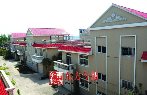 鄭州15套豪華別墅荒廢5年村民稱(chēng)系違規(guī)建房