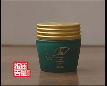 每周質(zhì)量報(bào)告：化妝品毀了一位優(yōu)秀教師