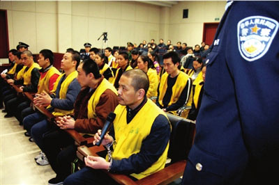 24人制假藥團(tuán)伙受審自購(gòu)中西藥混合磨粉出售