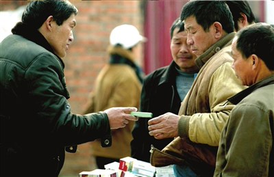 流動(dòng)黑藥販換包裝后銷售過期藥(組圖)