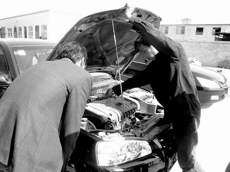 中石化安陽設(shè)點處理汽車受損事件首日受理116輛