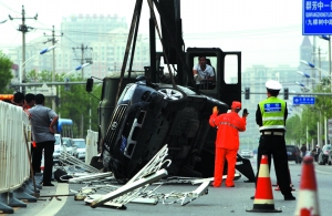 豐田車側(cè)翻無氣囊彈出遭質(zhì)疑