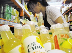 買水溶C100飲料送LV錢夾華麗促銷遭質(zhì)疑