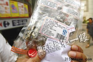 重慶家樂(lè)福銷售過(guò)期芝麻糖標(biāo)簽生產(chǎn)日期疑作假