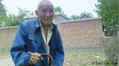 百歲老人手背長角10年醫(yī)生稱其患“皮角”皮膚病