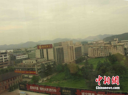 杭州“西湖第一高樓”地塊準(zhǔn)備開工閑置長草多年