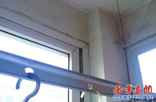 樓體裂紋 半島網(wǎng)提供圖片 樓體裂紋 半島網(wǎng)提供圖片