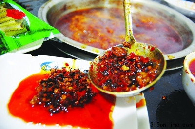 “口水油”接替“地溝油”登餐桌餐飲質(zhì)量誰(shuí)監(jiān)管