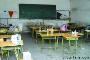 打工子弟校被迫關(guān)閉800余名學生面臨失學(圖)