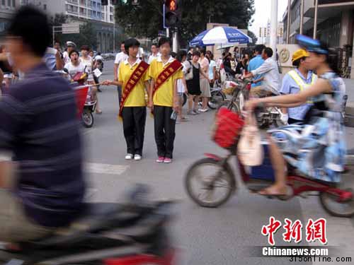 鄭州組織學(xué)生協(xié)管交通引發(fā)彈聲律師說協(xié)管無效