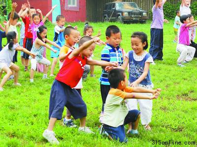 中國多地出現(xiàn)不滿公立學校轉而在家上學案例(圖)
