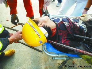 工人井下作業(yè)被墜落鋼筋刺穿頭部命危(圖)