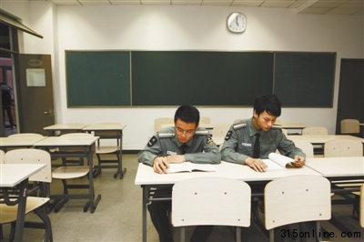 北大清華保安“比賽”學(xué)習(xí)社會(huì)青年慕名而來(圖)