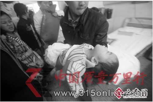 4歲女童被親媽毆打進(jìn)醫(yī)院院方下病危通知單(圖)