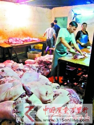 廣東東莞黑窩點(diǎn)用病死豬肉日產(chǎn)數(shù)千斤有毒臘味