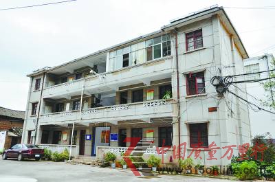 政府辦公樓40年未改擴建投億元建樓供學(xué)生上課