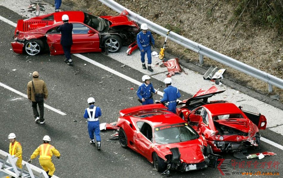 八輛法拉利撞車 堪稱世界最貴車禍