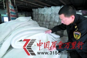 舊文胸墊加工成“黑心棉”