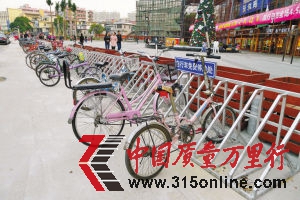 自行車停車位無人看管，留給小偷可乘之機(jī)。深圳晚報(bào)記者 陸穎 攝