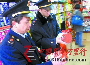 佛山港裝牛欄牌奶粉疑現(xiàn)山寨貨 嬰兒吃后拉肚子