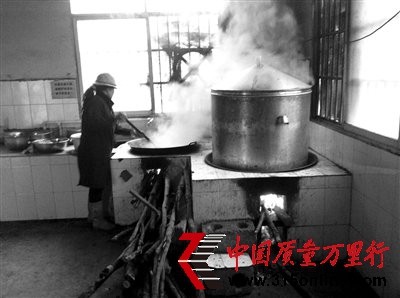 廣西那坡部分學校3元營養(yǎng)補助被供貨商套利1元