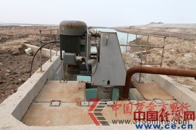 三友化工稱用該設(shè)備抽取堿水回用，但附近居民稱該設(shè)備僅用過兩三次，2012年一次也沒用過。