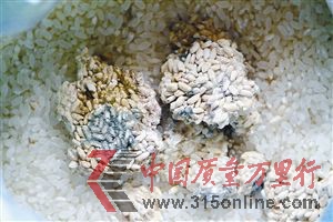 發(fā)霉的大米。