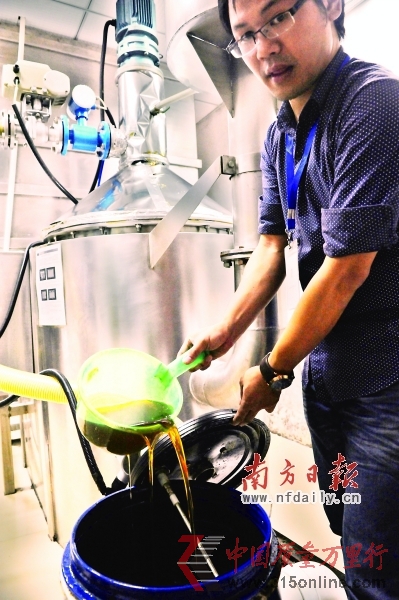 　　深圳市騰浪再生資源發(fā)展有限公司提煉“地溝油”用作生物柴油等。魯力 攝