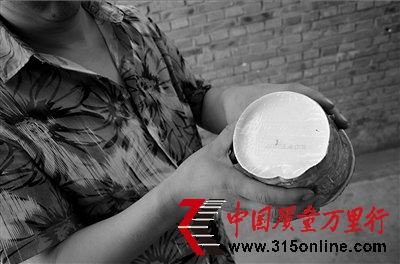 老壇酸菜桶面膜底現(xiàn)活蟲 統(tǒng)一稱不屬質(zhì)量問(wèn)題