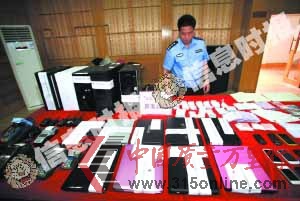 　　警方繳獲的作案工具�！　⌒畔r(shí)報(bào)記者 　鄭啟文 攝