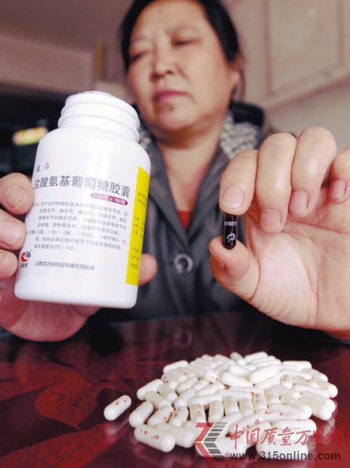 白色葡立膠囊堆里出個(gè)黑膠囊涉事三方各執(zhí)一詞