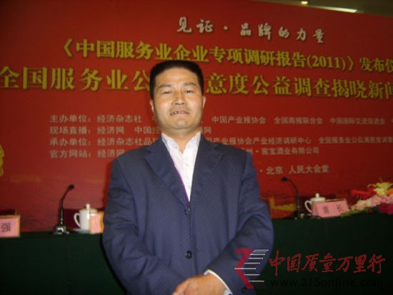 圖為蔣衛(wèi)鎖乳品有限公司總經(jīng)理蔣衛(wèi)鎖。(資料圖片)