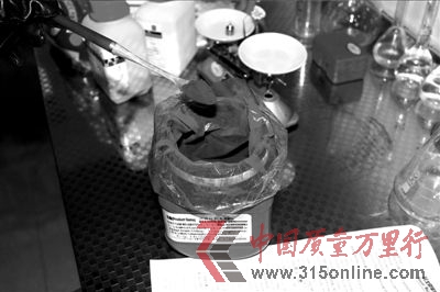 加工毒肉時(shí)使用的染色劑。 