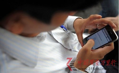 研究稱普通人每天看150次手機(jī) 每6.5分鐘看一眼